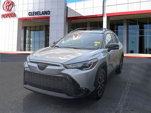 Used 2025 Toyota Corolla Cross AWD Hybrid w/ Moonroof Package image 4