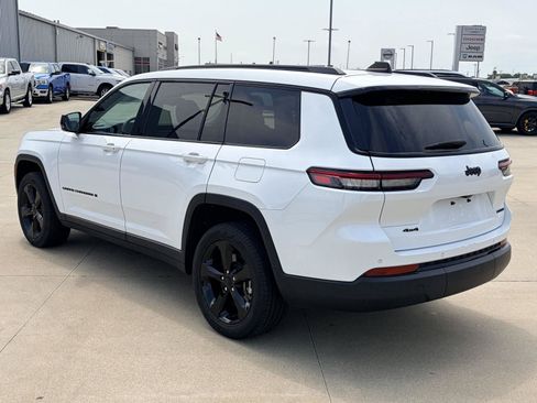 Used 2023 Jeep Grand Cherokee L Limited w/ Black Appearance Package AWD/4WD image 42