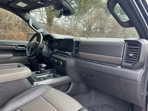 Used 2022 Chevrolet Silverado 1500 ZR2 w/ Technology Package AWD/4WD image 12