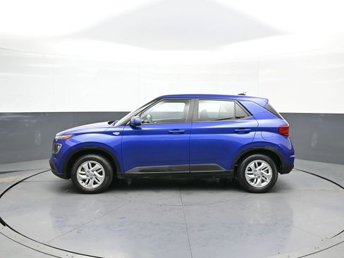 Certified 2022 Hyundai Venue SE image 9