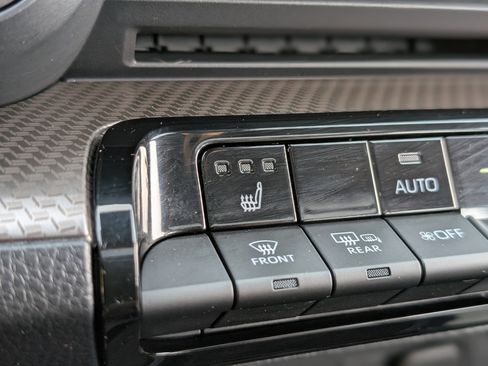 Used 2024 Toyota Prius XLE image 34