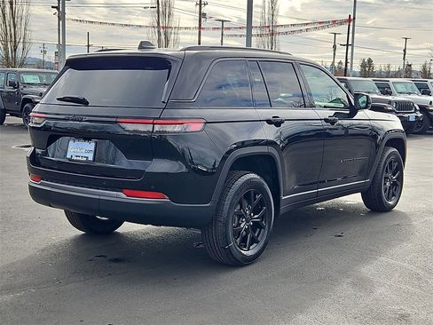 New 2026 Jeep Grand Cherokee Altitude image 6