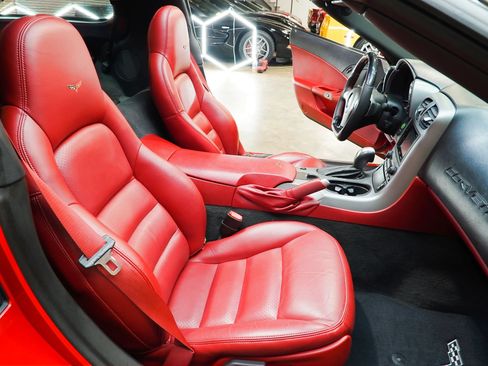 Used 2006 Chevrolet Corvette Coupe w/ Preferred Equipment Group RWD image 51