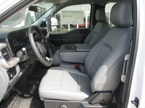 New 2026 Ford F250 XL w/ XL Chrome Package RWD image 8