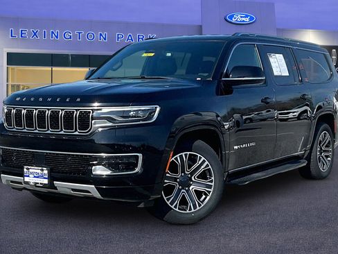 Used 2024 Jeep Wagoneer L Series II w/ Flexible Seating Group AWD/4WD image 3