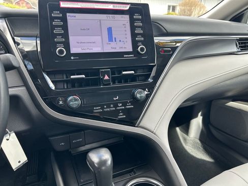 Used 2024 Toyota Camry SE image 11