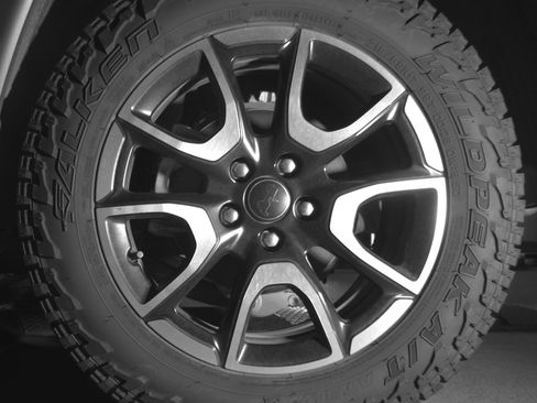 Used 2025 Jeep Compass Trailhawk image 14