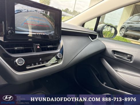 Used 2025 Toyota Corolla LE FWD image 9