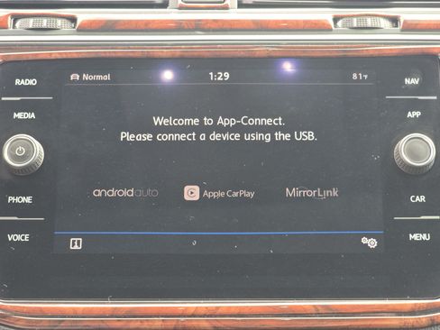 Used 2019 Volkswagen Tiguan SEL AWD/4WD image 12