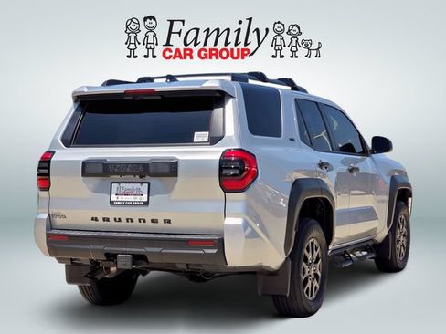 Used 2025 Toyota 4Runner SR5 AWD/4WD image 4