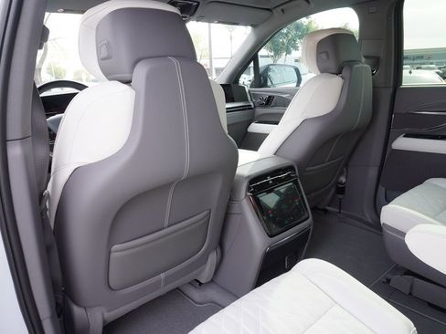 New 2026 Cadillac Escalade IQL Luxury image 10