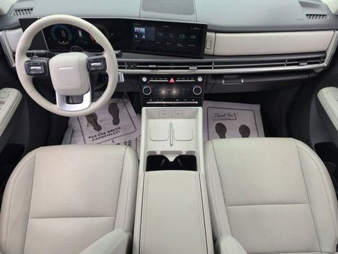 Used 2025 Hyundai Santa Fe SEL FWD image 25