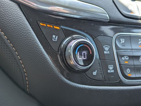 Used 2023 Chevrolet Equinox Premier FWD image 26