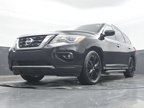 Used 2017 Nissan Pathfinder Platinum w/ Midnight Edition Package FWD image 26