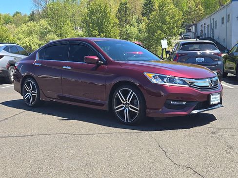 Used 2017 Honda Accord Sport image 4
