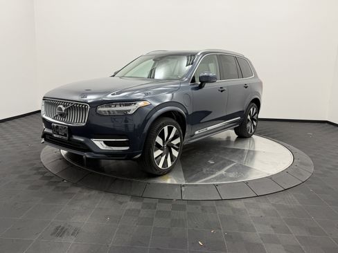 Used 2023 Volvo XC90 T8 Ultimate image 3