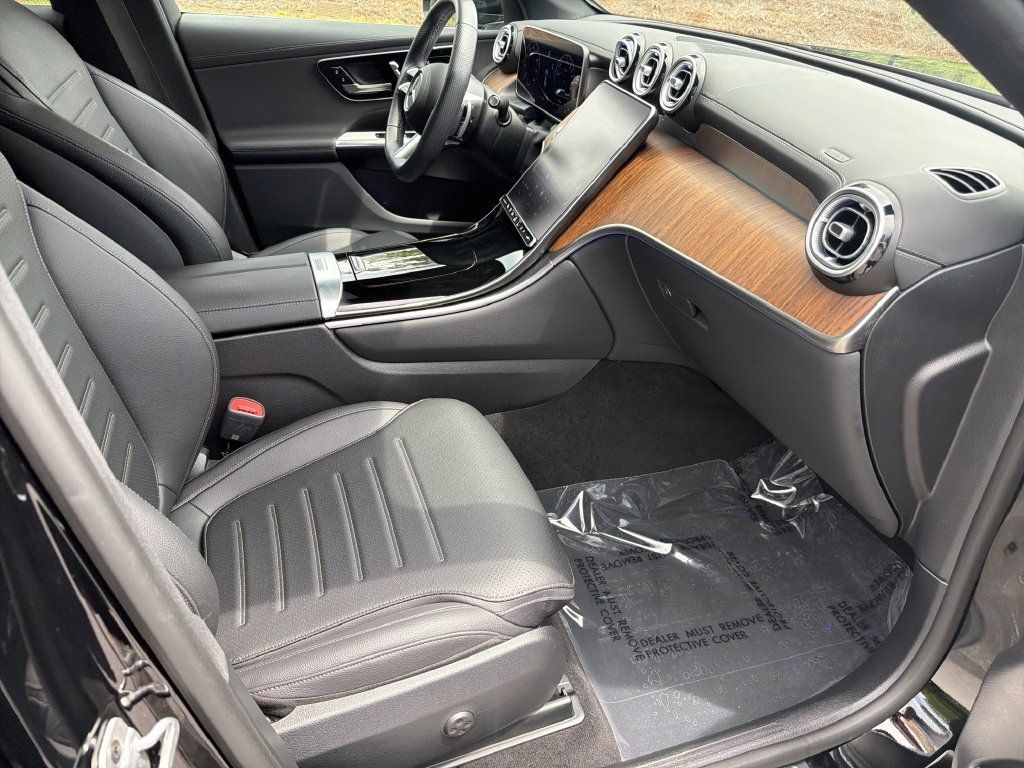 Certified 2025 Mercedes-Benz GLC 350e 4MATIC image 15
