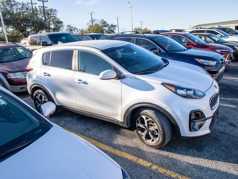 Used 2021 Kia Sportage LX image 7