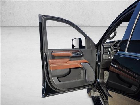 Used 2024 GMC Sierra 3500 Denali Ultimate image 13