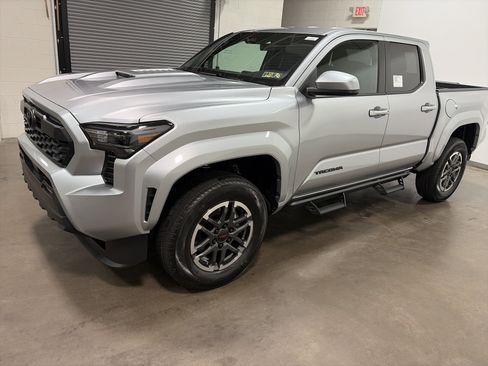 New 2025 Toyota Tacoma TRD Sport image 6