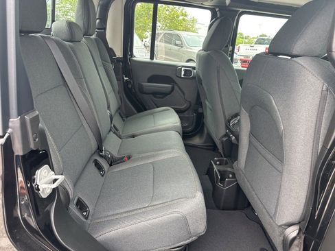 New 2025 Jeep Gladiator Sport image 46