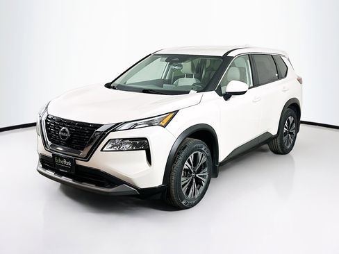 Used 2023 Nissan Rogue SV image 3