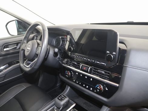 Used 2023 Nissan Pathfinder SL image 40