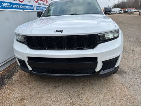 Used 2023 Jeep Grand Cherokee L Laredo image 12