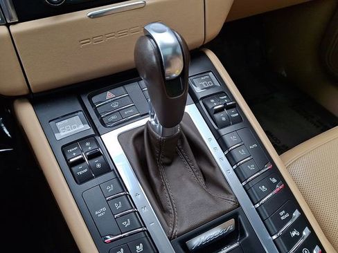 Certified 2017 Porsche Macan Turbo AWD/4WD image 20