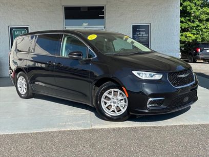 Used 2023 Chrysler Pacifica Touring-L