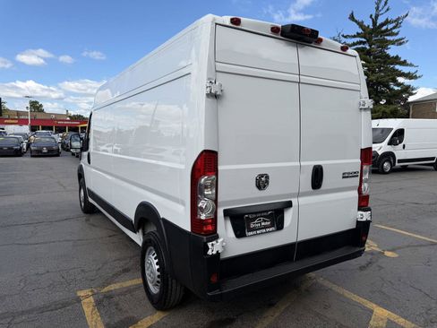 Used 2025 RAM ProMaster 2500 w/ Convenience Group FWD image 13