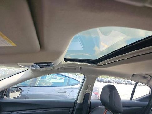 Used 2023 Nissan Sentra SR w/ SR Premium Package image 11