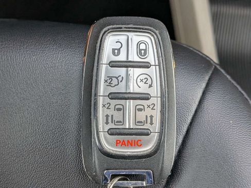 Used 2024 Chrysler Pacifica Touring-L FWD image 31
