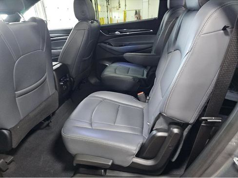Used 2023 Buick Enclave Essence w/ Experience Buick Package FWD image 8