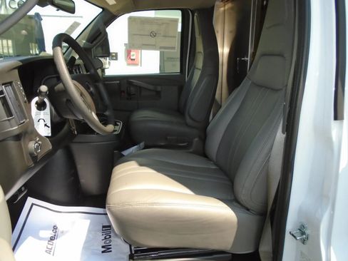 New 2025 GMC Savana 3500 w/ Power Convenience Package RWD image 20