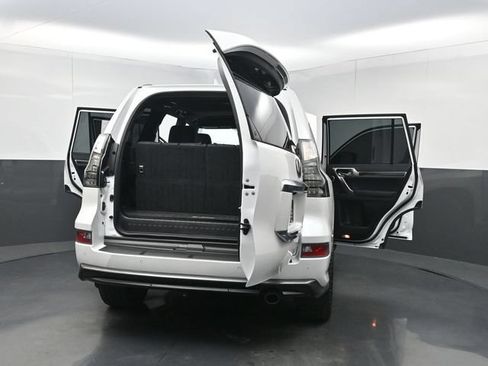 Used 2023 Lexus GX 460 Premium w/ Accessory Package AWD/4WD image 44