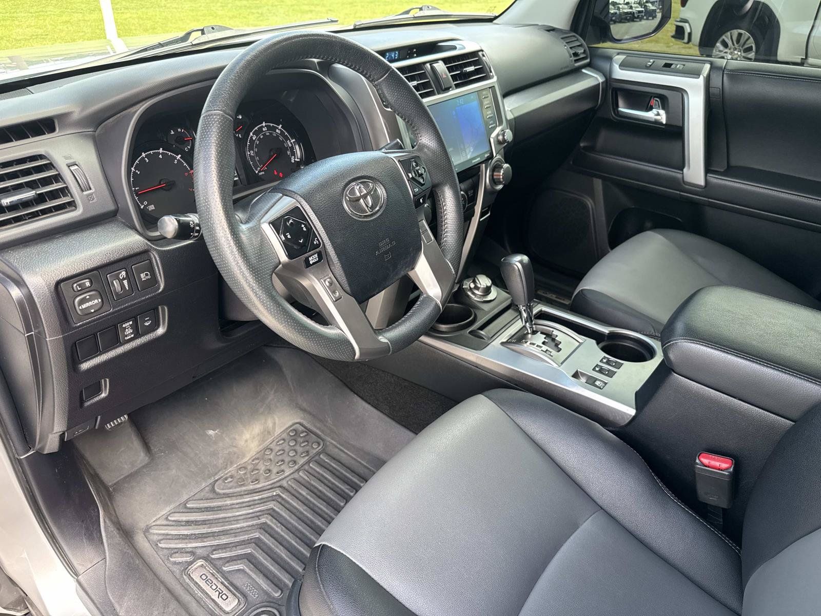 Used 2022 Toyota 4Runner SR5 Premium w/ Moonroof Package AWD/4WD image 27