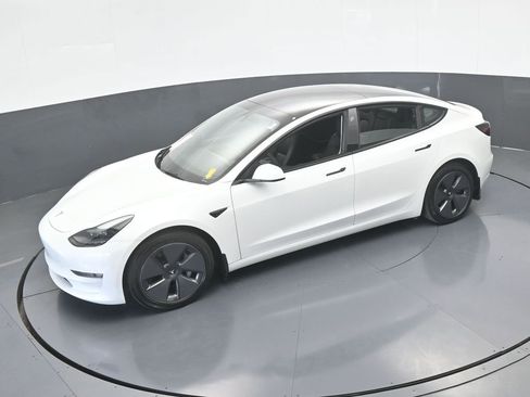 Used 2023 Tesla Model 3 Standard Range image 47