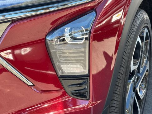 Used 2025 Chevrolet Trax RS FWD image 48