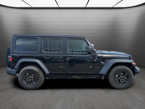 Used 2022 Jeep Wrangler Unlimited Sport image 6