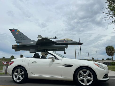 Used 2015 Mercedes-Benz SLK 250 w/ Premium Package image 2
