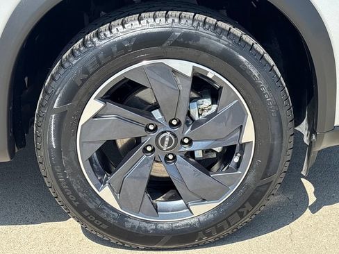 Used 2025 Nissan Rogue SV FWD image 27