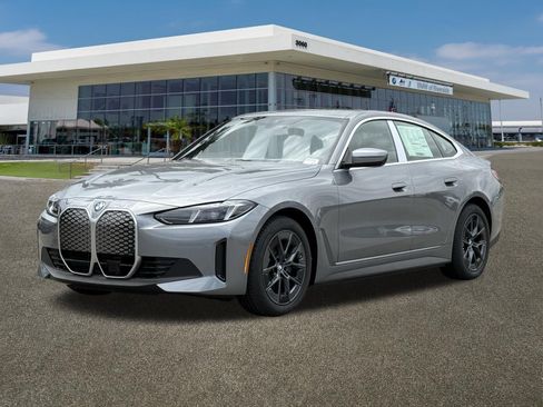 New 2026 BMW i4 eDrive40 w/ Driving Assistance Package RWD image 4