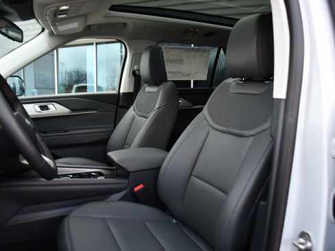 New 2026 Ford Explorer Active w/ Active Comfort Package AWD/4WD image 13