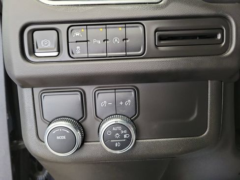 Used 2023 GMC Yukon XL SLT RWD image 35