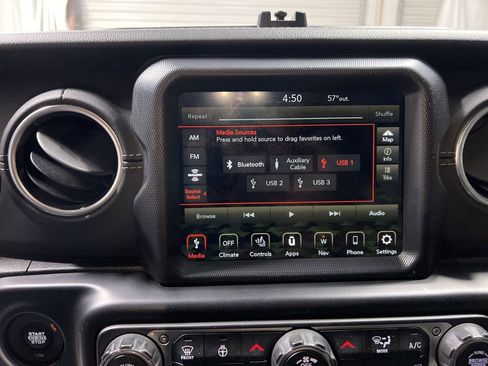 Used 2020 Jeep Wrangler Unlimited Sahara image 34