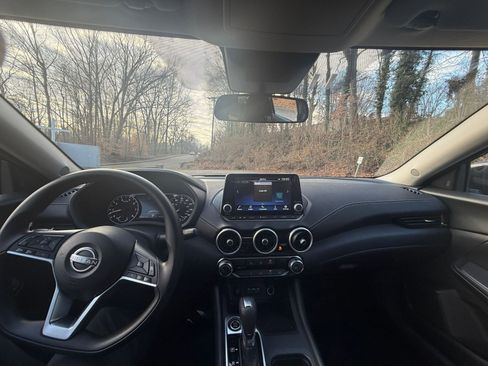 Used 2025 Nissan Sentra SV image 31