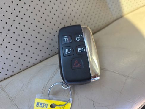 Used 2013 Jaguar XJ image 38