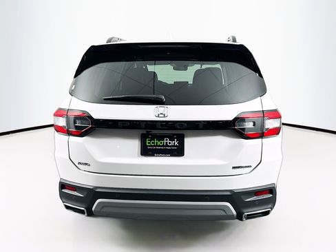 Used 2023 Honda Pilot Touring image 7