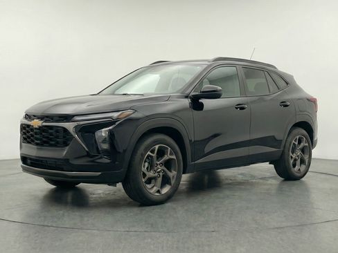 Used 2025 Chevrolet Trax LT FWD image 3